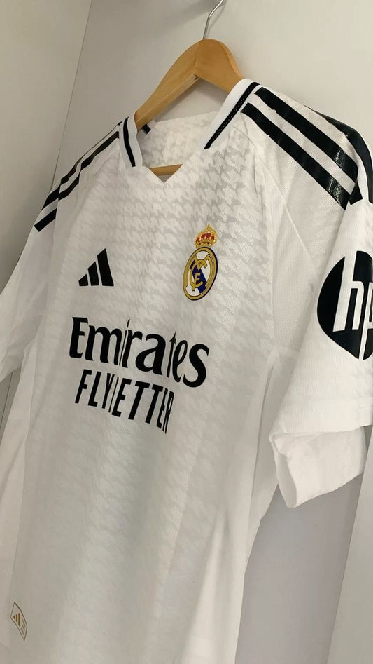 Camiseta real madrid 1.1  🔥 Llévate gratis la pantaloneta 🎁 SOLO POR HOY 56% DCTO
